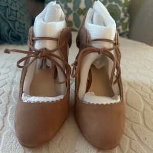 NWOB Nine West Suede Leather Mary Jane Style Heels Size 5.5